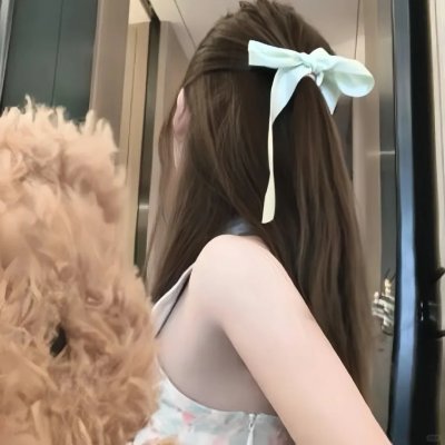 葡萄架下的女神